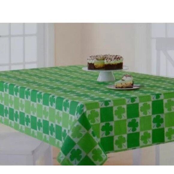 St Patricks Day Tablecloth Shamrock Green White Jacquard 60x102 Oblong NWT Irish - Picture 1 of 4